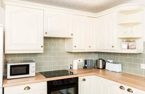 Leamington Spa Apartment | Stylish 2-bed Stay in Leamington Spa w/Free Parking