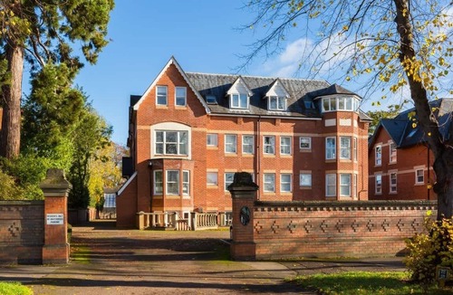 Leamington Spa Apartment | Stylish 2-bed Stay in Leamington Spa w/Free Parking