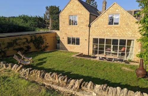 Temple Guiting House | Stylish 3 bed Cotswold cottage with stunning views