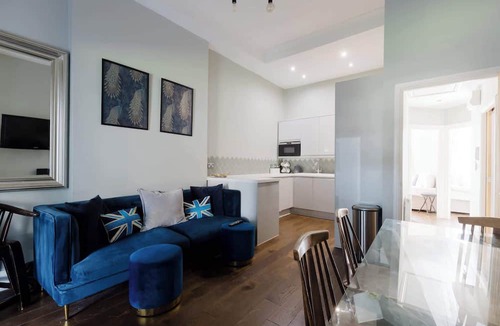 Harrow Road Apartment | Stylish 3BDR Flat 10 Minutes from Portobello Road