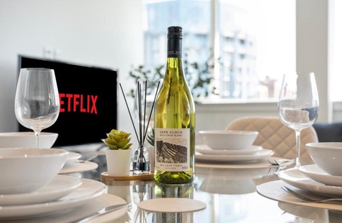 Wembley Park Apartment | Stylish 3BR in Wembley Stadium 1 Min to Tube With Private Cinema, Gym, Yoga Studio, Rooftop Lounge - By Emerald Infinity Living