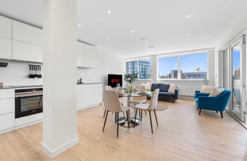 Wembley Park Apartment | Stylish 3BR in Wembley Stadium 1 Min to Tube With Private Cinema, Gym, Yoga Studio, Rooftop Lounge - By Emerald Infinity Living