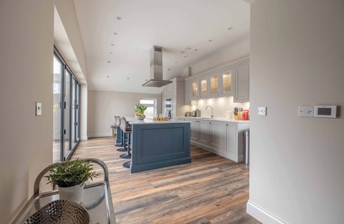 Eton House | Stylish 4BDR Family Home| Eton Wick - By Tempstay