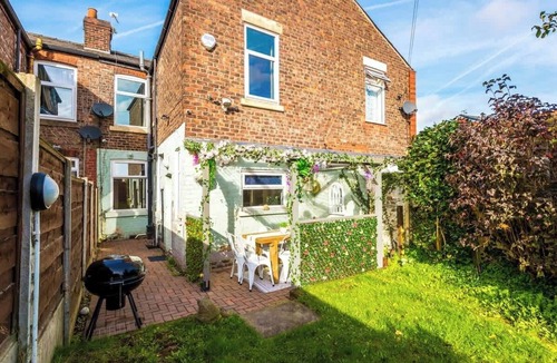 Eccles House | Stylish | 4BR | 3Bath | Manchester Home