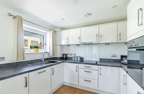 Milton Keynes Apartment | Stylish and Spacious Two Bedroom, Two Bathroom Apartment in Milton Keynes