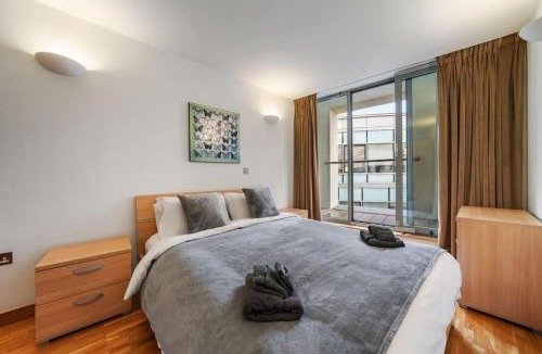 Farringdon Apartment | Stylish and very central apartment with balcony