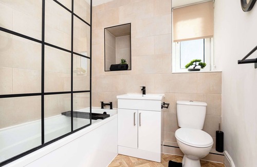 Hawick House | Stylish Apt in Central Hawick-WiFi & Self Check-In