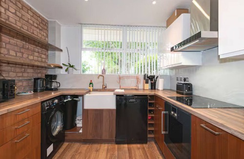 Churchill Apartment | Stylish Central London Flat with Garden - Pass the Keys