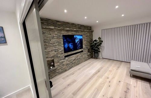 Shortlands Condo | Stylish Contemporary Apartment