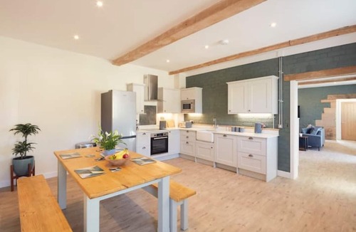 Haresfield House | Stylish Cotswolds Retreat for Couples & Friends