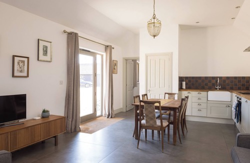 Croydon Cottage | Stylish cottage, courtyard views, countryside location, 20 mins to Cambridge