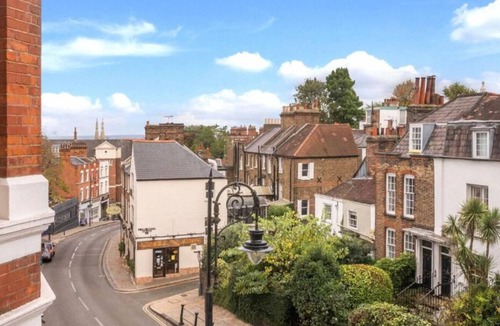 Frognal and Fitzjohns Apartment | Stylish Hampstead Flat with Character and Charm