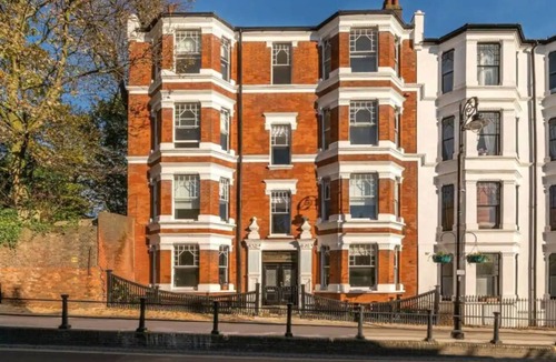 Frognal and Fitzjohns Apartment | Stylish Hampstead Flat with Character and Charm