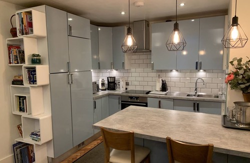 Bayswater Apartment | Stylish Hyde Park 3 bedroom with patio, moments from Kensington Palace