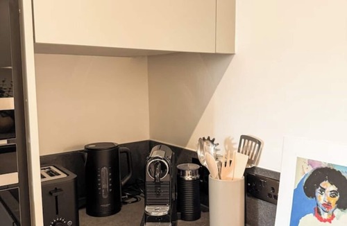 The Cultural Quarter House | Stylish Luxury Maisonette near Brighton Pier with Gym & Cinema