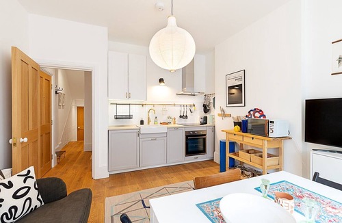 Little Venice Apartment | Stylish Maida Vale Flat near Warwick Avenue