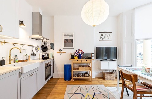 Little Venice Apartment | Stylish Maida Vale Flat near Warwick Avenue