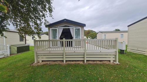 Milford on Sea Resort | STYLISH MODERN CONTEMPORARY PET FREE HOLIDAY HOME ON AWARD WINNING SHOREFIELD COUNTRY PARK Edge New Forest ENTERTAINMENT AND LEISURE PASSES INCLUDED