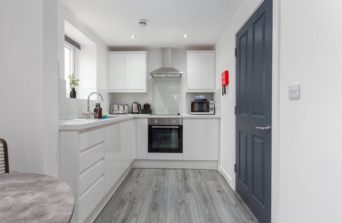North Shore Apartment | Stylish One Bed Apartment, Close to the beach, Central location