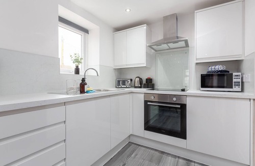 North Shore Apartment | Stylish One Bed Apartment, Close to the beach, Central location