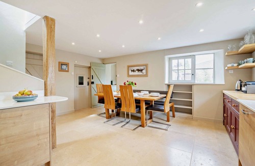 Rendcomb Cottage | Stylish pet friendly Cotswold holiday cottage - Smuggsbarn Cottage