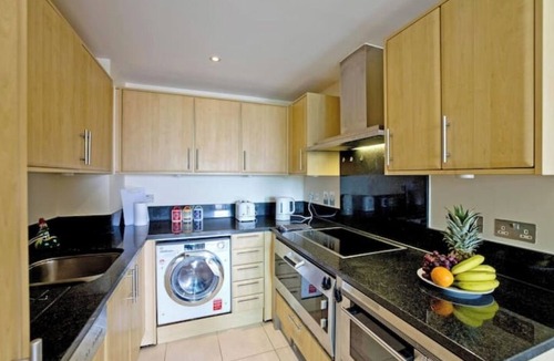 Kennington Apartment | Stylish Riverside Escape | Elegant 2-Bed Flat at St George’s Wharf