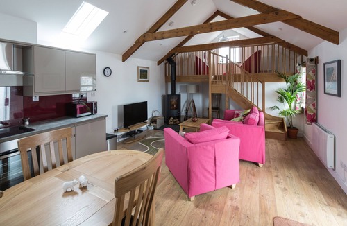 Bude Apartment | Stylish rural retreat with king-size comfort, close to Bude's stunning coastline