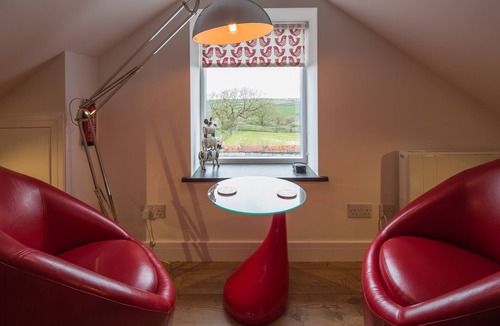 Bude Apartment | Stylish rural retreat with king-size comfort, close to Bude's stunning coastline