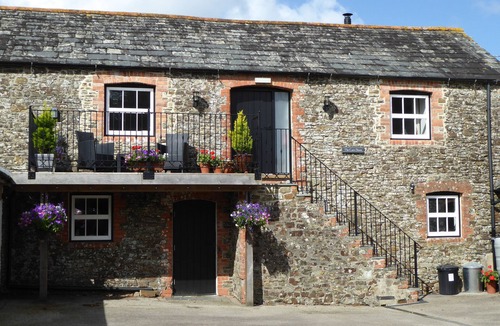 Bude Apartment | Stylish rural retreat with king-size comfort, close to Bude's stunning coastline