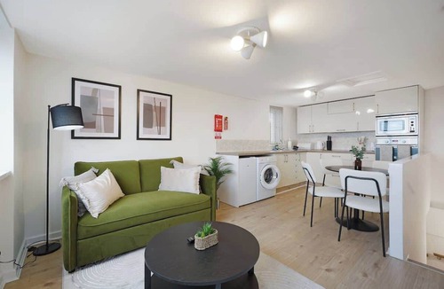 Redcar House | Stylish Seaside Stay with Balcony, Walk to Beach