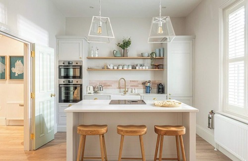 West Cliff House | Stylish Shell House: BBQ, Walk to Beach & Town