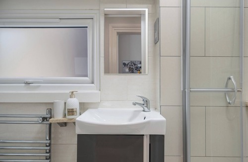 West Ealing Apartment | STYLISH STUDIO FLAT IN EALING, WEST LONDON