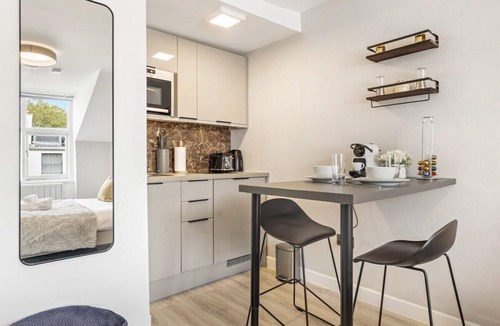 Bayswater Apartment | Stylish Studio with Private Bath Near Hyde Park