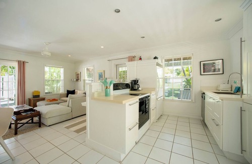 Governor's Harbour Apartment | Stylish Suite on Landscaped Grounds Walk to Town and Beach