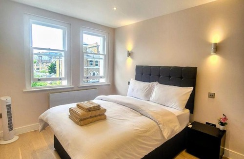 South Hampstead Apartment | Stylish Three Bedroom Ensuite Duplex Apartment in West Hampstead