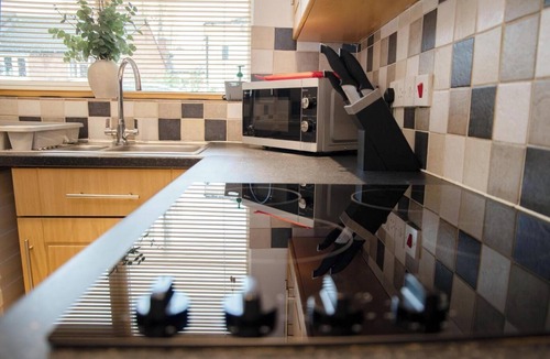 Derby House | Stylish Town House - Located close to Derby centre
