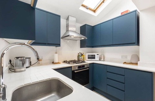 South Richmond House | Stylish Victorian Cottage in Central Richmond