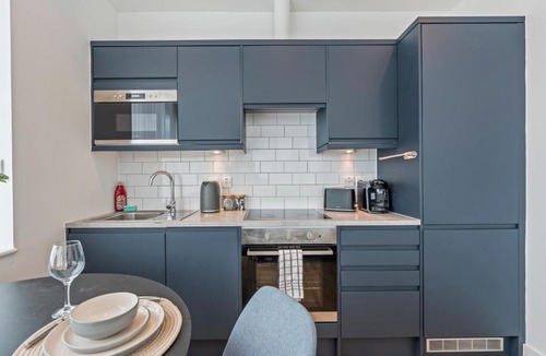 London Borough of Hounslow Apartment | Stylish West London Apartment Near Heathrow