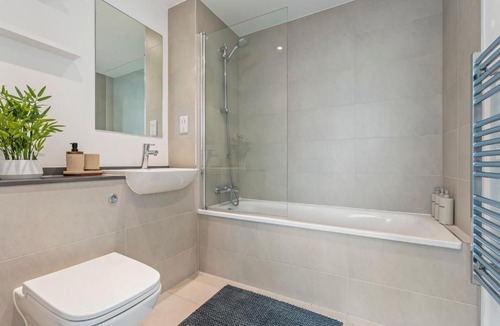 London Borough of Hounslow Apartment | Stylish West London Apartment Near Heathrow