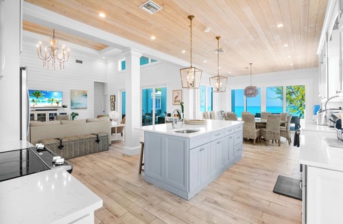 William's Town Villa | Suma Sands Villa, Beachfront Villa with Pool & Sandy Beach All Year Round
