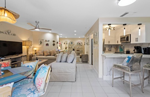 Paradise Island Villa | Summer Special Rates: Steps to Ocean, Patio, Pool