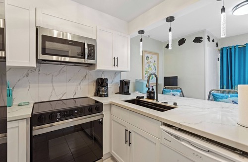 Paradise Island Villa | Summer Special Rates: Steps to Ocean, Patio, Pool