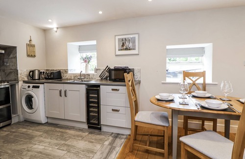 Tunstall Cottage | SUNBIRD COTTAGE, pet friendly, luxury holiday cottage in Biddulph