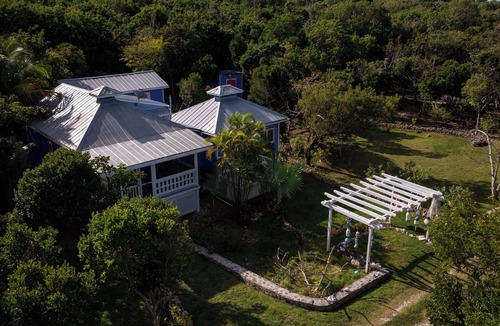 Lubbers Quarters Cay Cottage | Sunny Delight 2 bdrm cottage with boat lift and private dock