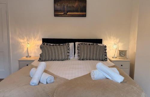 Telford House | Sunnyside Stay 2 Bed Sleeps 5 Parking WiFi Contractors