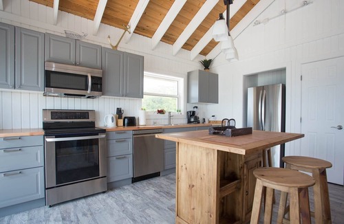 Hartswell House | Sunset Cove - Oceanfront Home with Kayaks for Lazy River and Remote Sandbars!