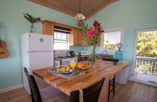 Deadmans Cay Apartment | Sunset Studio Cottage/ Hilltop/Sea views