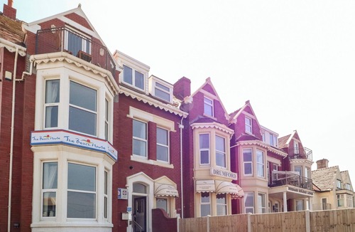 Bispham Apartment | SUNSET SUITE, family friendly, country holiday cottage in Bispham