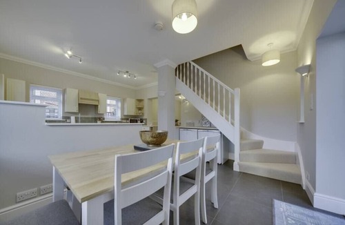 Rustington House | Super 5 Bedroom Family Friendly Retreat Rustington