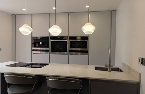 Cricklewood House | Superb 3 Dbl bed House with parking and EV charger